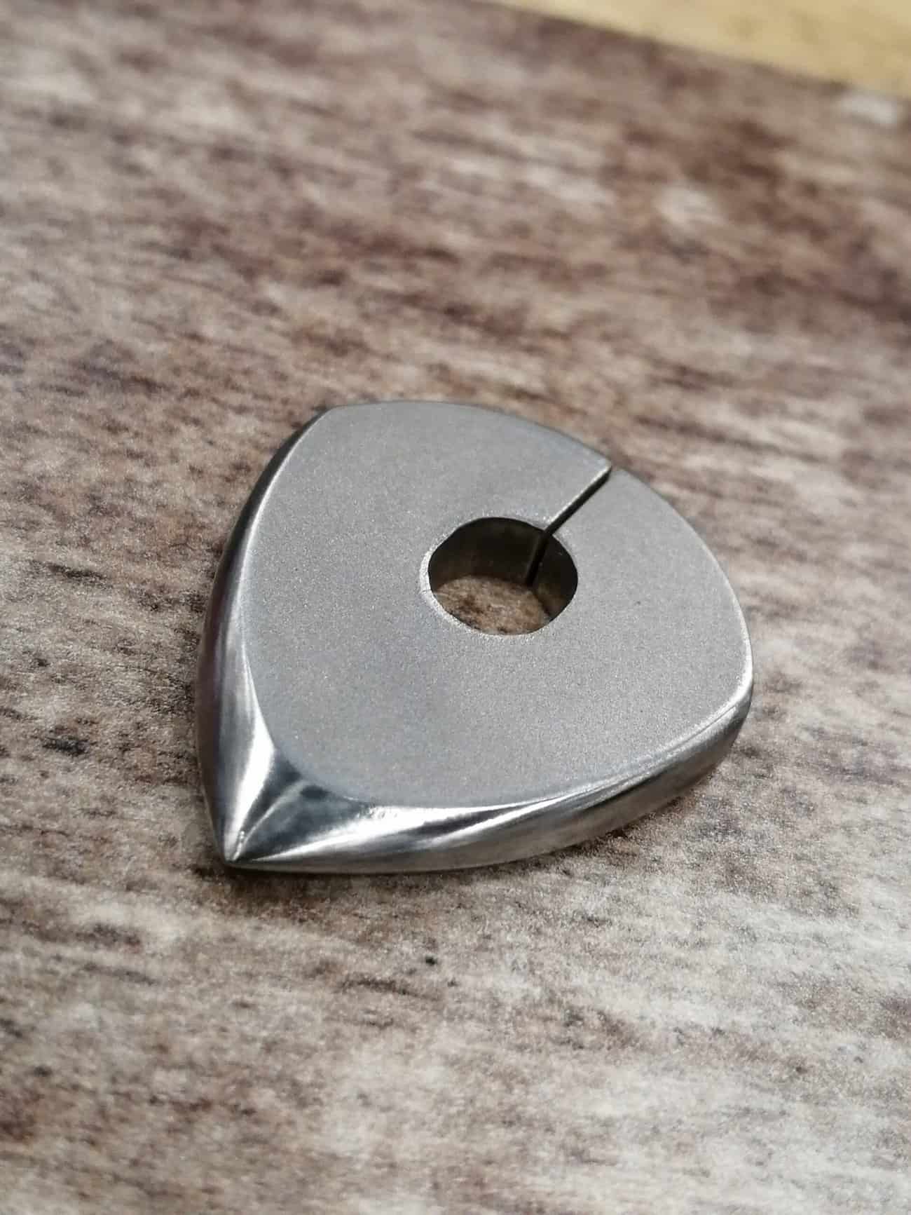 6 Good Reasons to Play With Thick Guitar Picks Guitar Pick Reviews