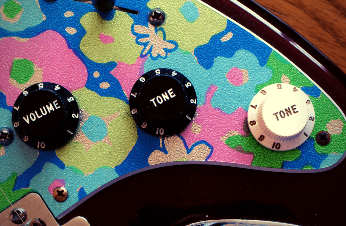 How To Fix Noisy Guitar Knobs? Volume And Tone Knobs Cleanup