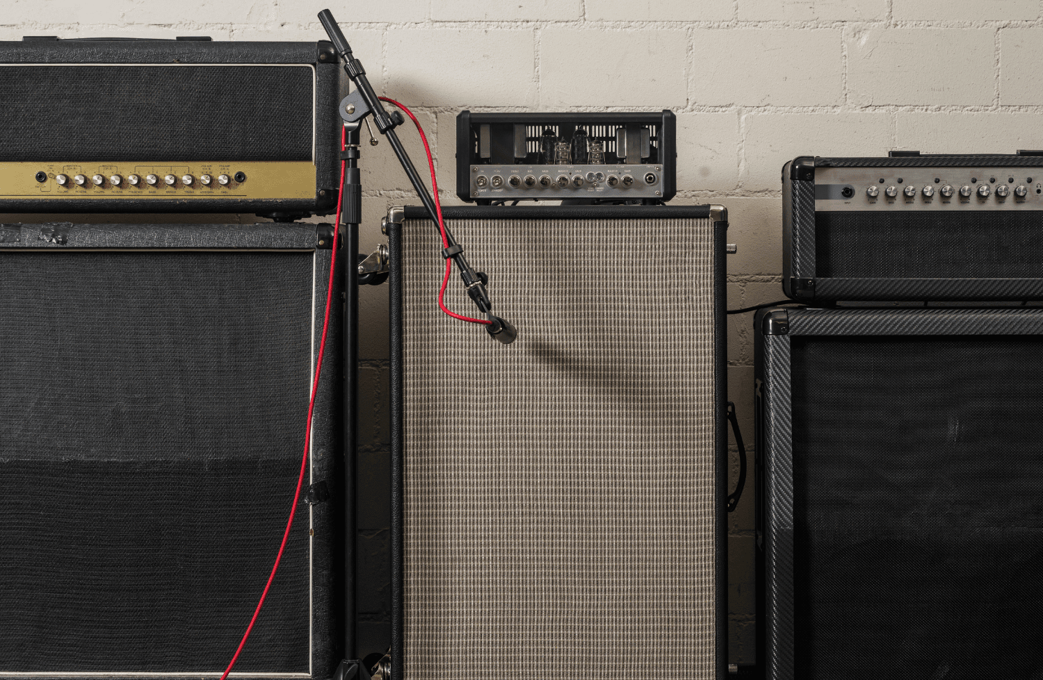 How to Record Electric Guitar At Home + 4 Mistakes To Avoid