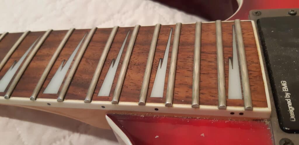 Dirty guitar frets