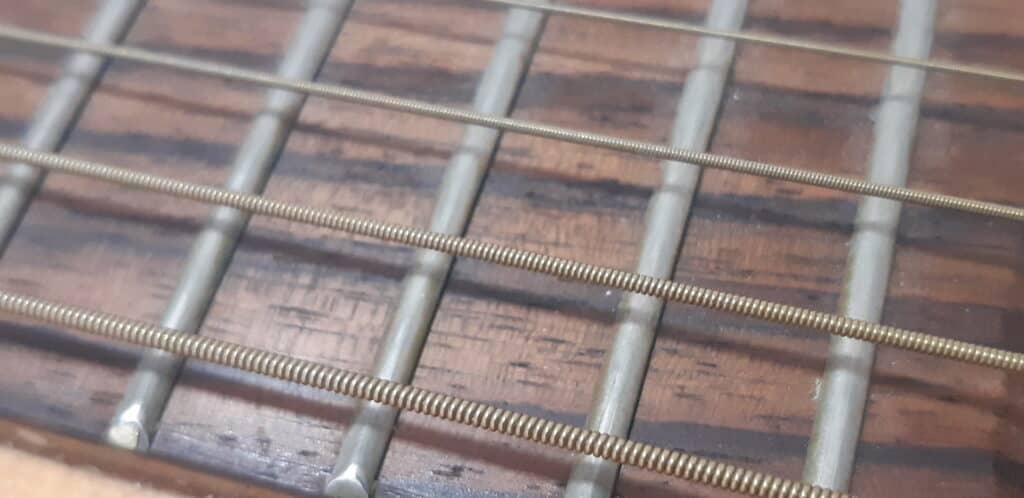 Dirty guitar strings