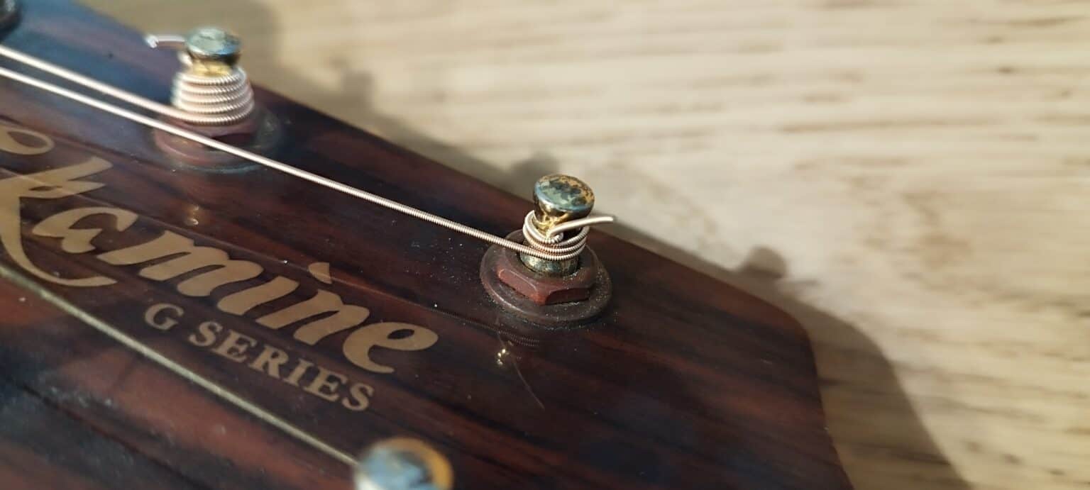 How To Tie A Luthier's Knot?