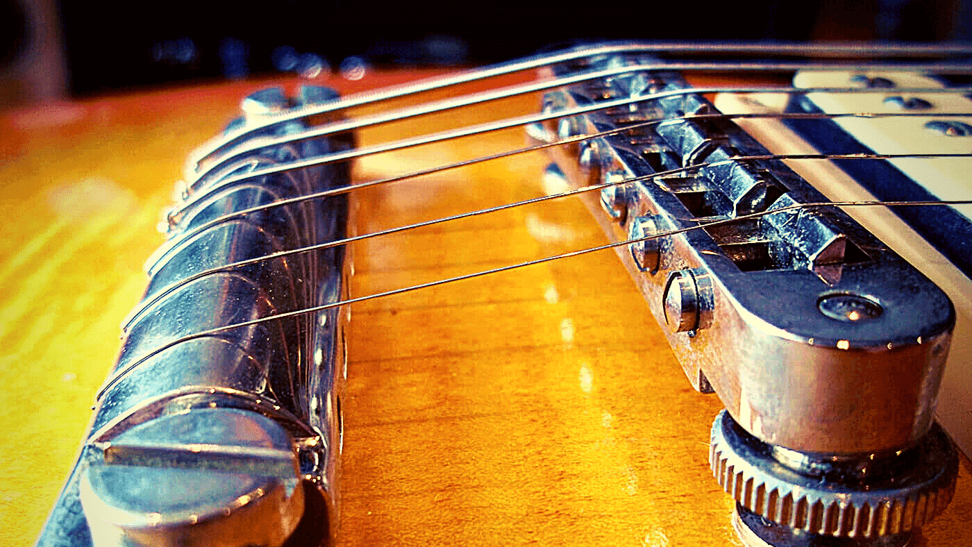 top wrapped guitar strings on a guitar with tune-o-matic bridge
