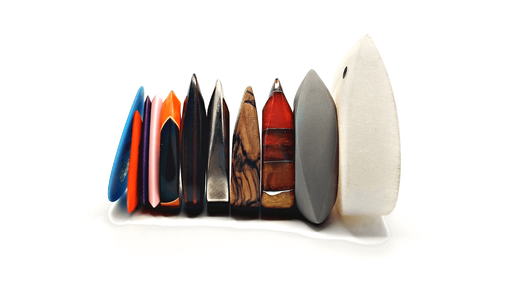 How to Hold a Guitar Pick? 7 Options Guitar Pick Reviews