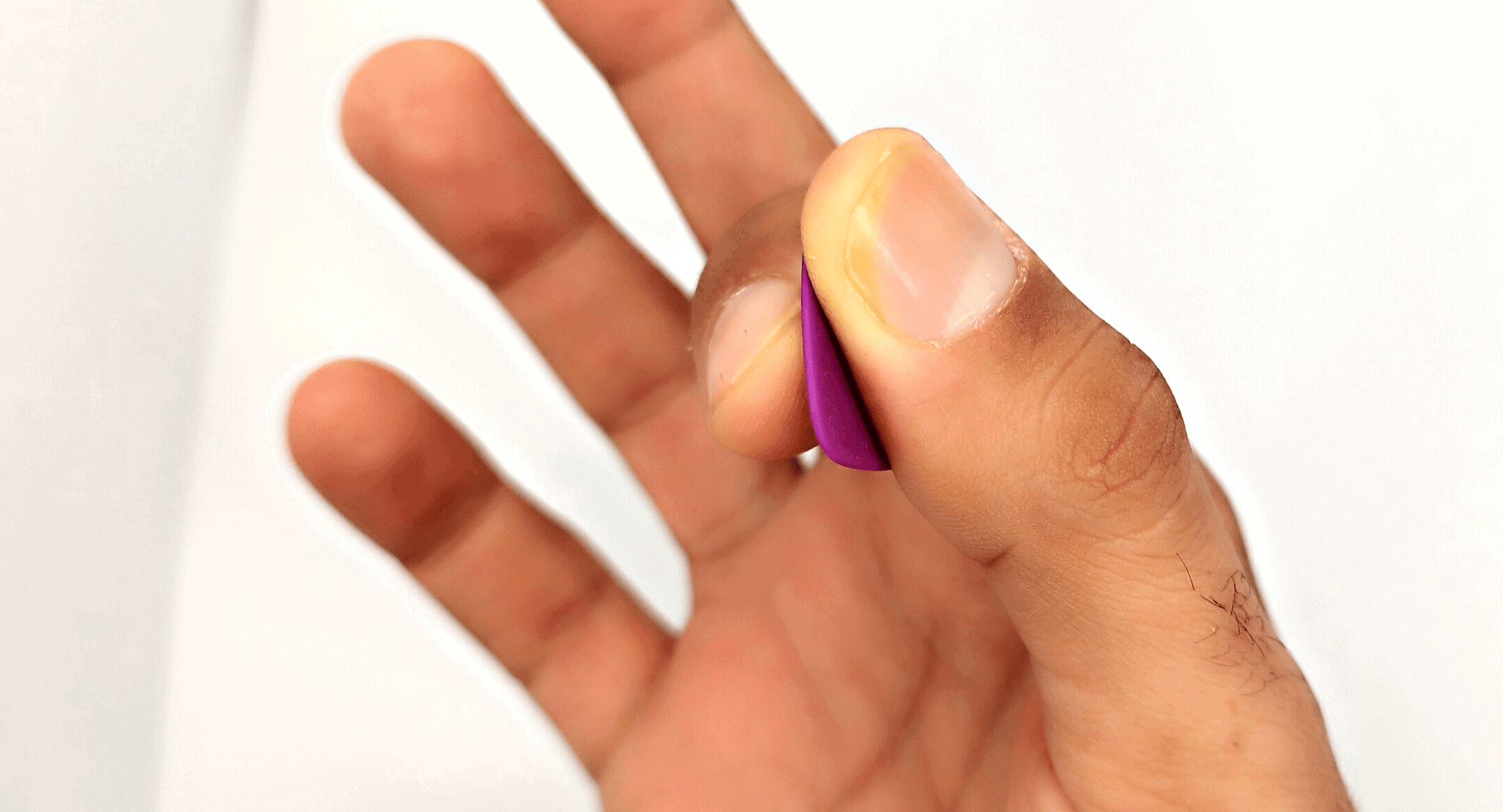 How to Hold a Guitar Pick? 7 Options Guitar Pick Reviews