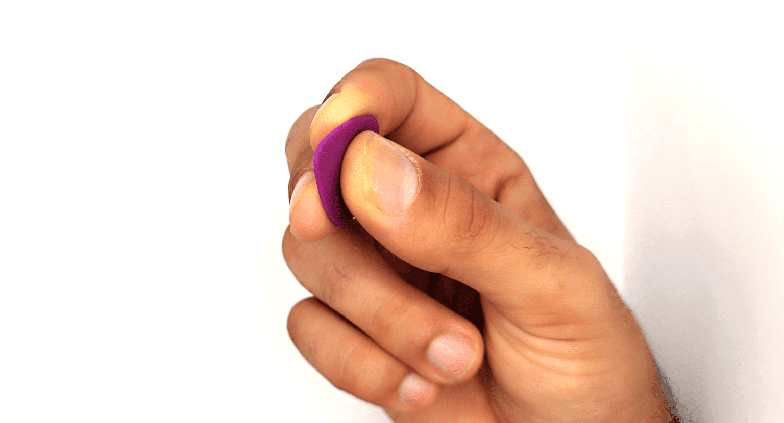 How to Hold a Guitar Pick? 7 Options Guitar Pick Reviews