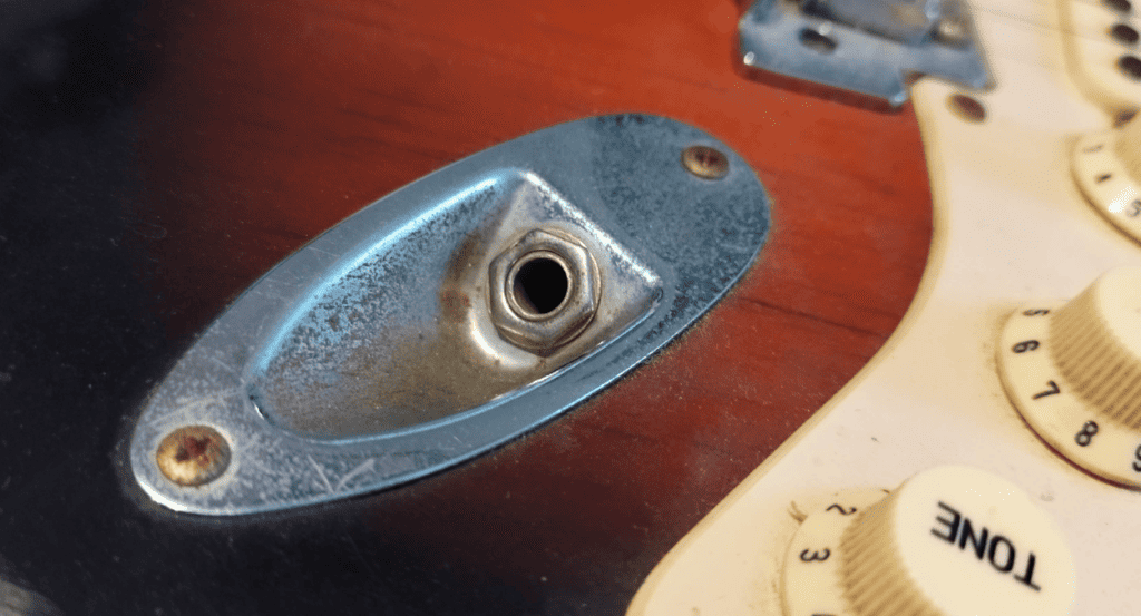 Make your electric guitar sound better by cleaning the output jack